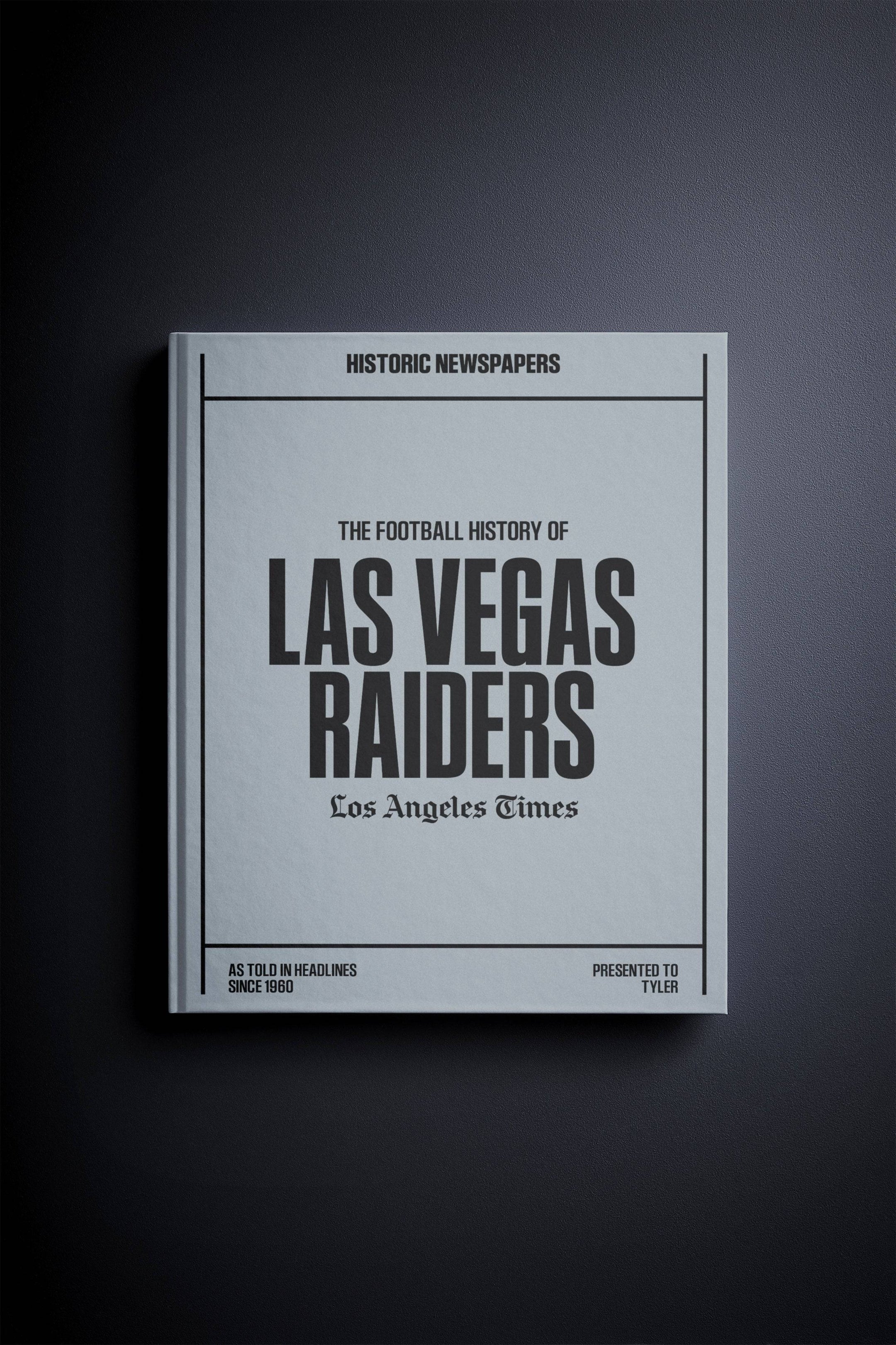 Libro de la edición Los Angeles Times sobre la historia del fútbol americano de los Las Vegas Raiders