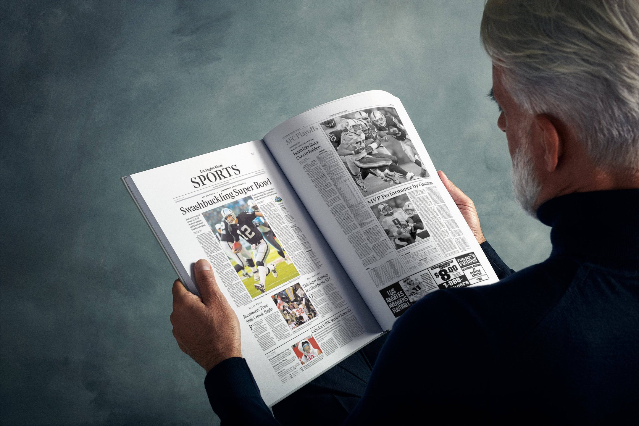 Libro de la edición Los Angeles Times sobre la historia del fútbol americano de los Las Vegas Raiders